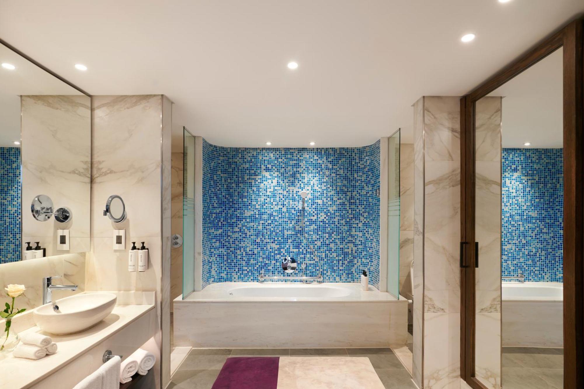 Crowne Plaza - West Cairo Arkan By Ihg 6th of October City Exterior photo Bathroom